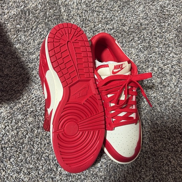 Nike dunk low’rose surface for Valentine’s Day - Picture 2 of 3